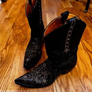 Old Gringo Leather Mid-Calf Western Boots
Black Embroidered & Crystal Accents
9